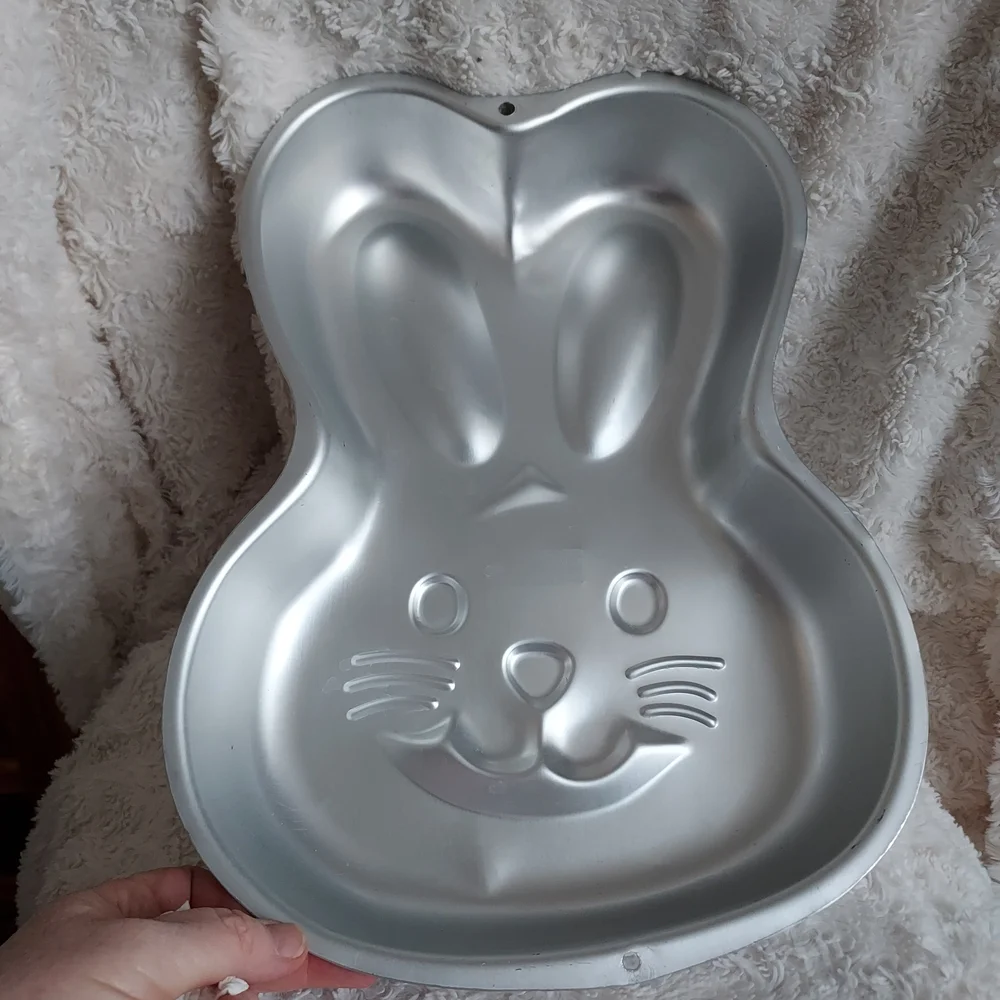Wilton Fun Easter Bunny Face Metallic Cake Pan Holiday #2105-2084